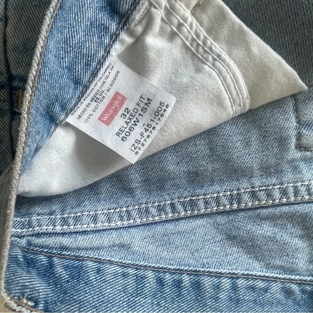 Wrangler Relaxed Fit Denim Shorts - Vintage Wash Cut Off Blue Jean - Picture 4 of 6
